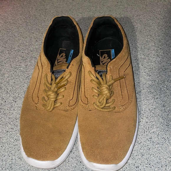 Vans - Picture 1 of 4